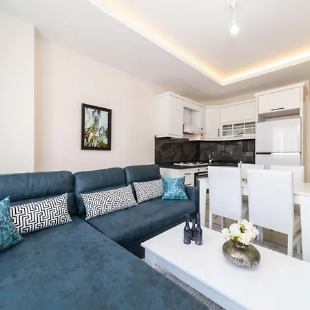 Pleasant Flat Within 5 Min To The Beach With Balcony In Apartment Alanya