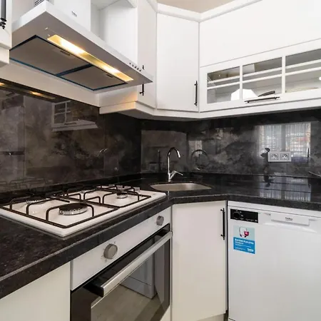 Pleasant Flat Within 5 Min To The Beach With Balcony In