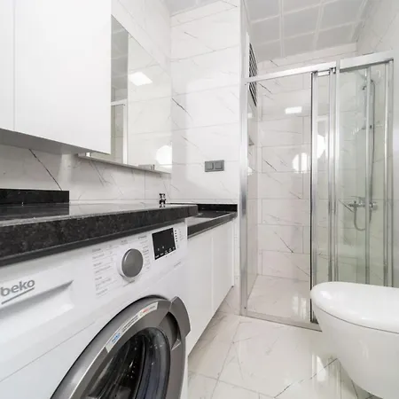 Pleasant Flat Within 5 Min To The Beach With Balcony In *