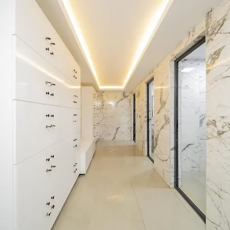 Pleasant Flat Within 5 Min To The Beach With Balcony In