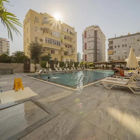 Pleasant Flat Within 5 Min To The Beach With Balcony In Apartment Alanya